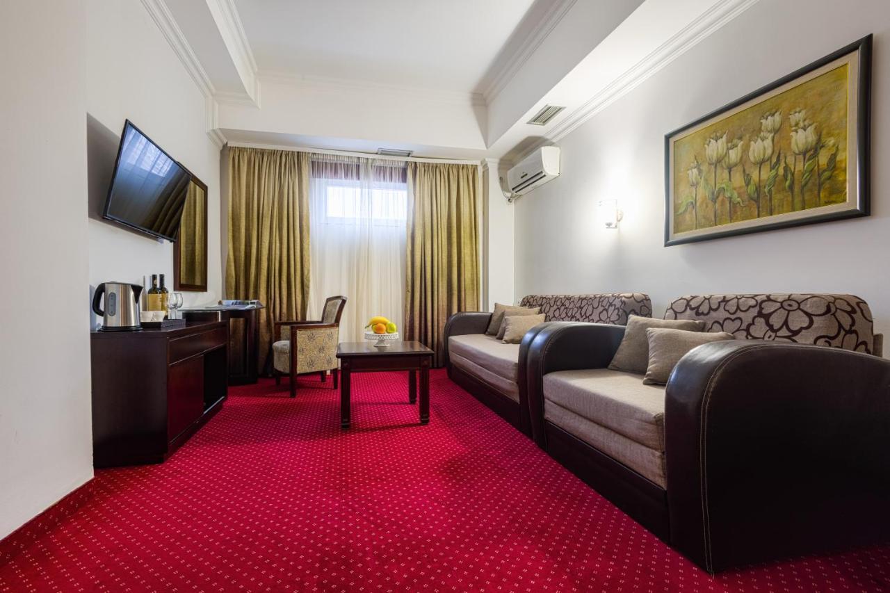נובי סאד Garni Hotel Planeta Inn מראה חיצוני תמונה