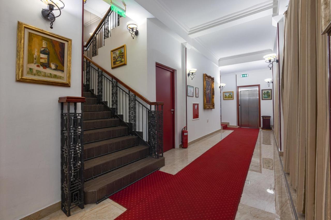 נובי סאד Garni Hotel Planeta Inn מראה חיצוני תמונה