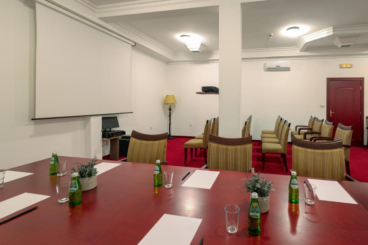 נובי סאד Garni Hotel Planeta Inn מראה חיצוני תמונה