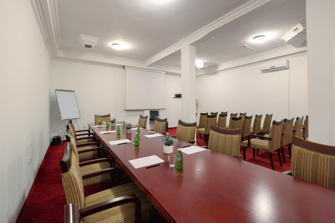 נובי סאד Garni Hotel Planeta Inn מראה חיצוני תמונה