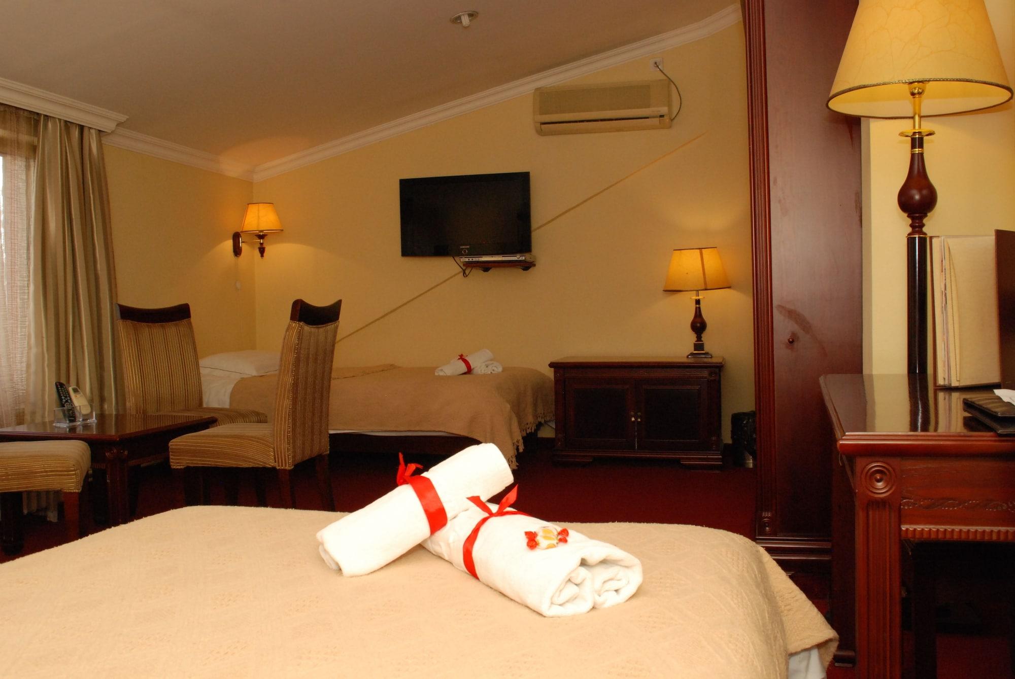 נובי סאד Garni Hotel Planeta Inn מראה חיצוני תמונה