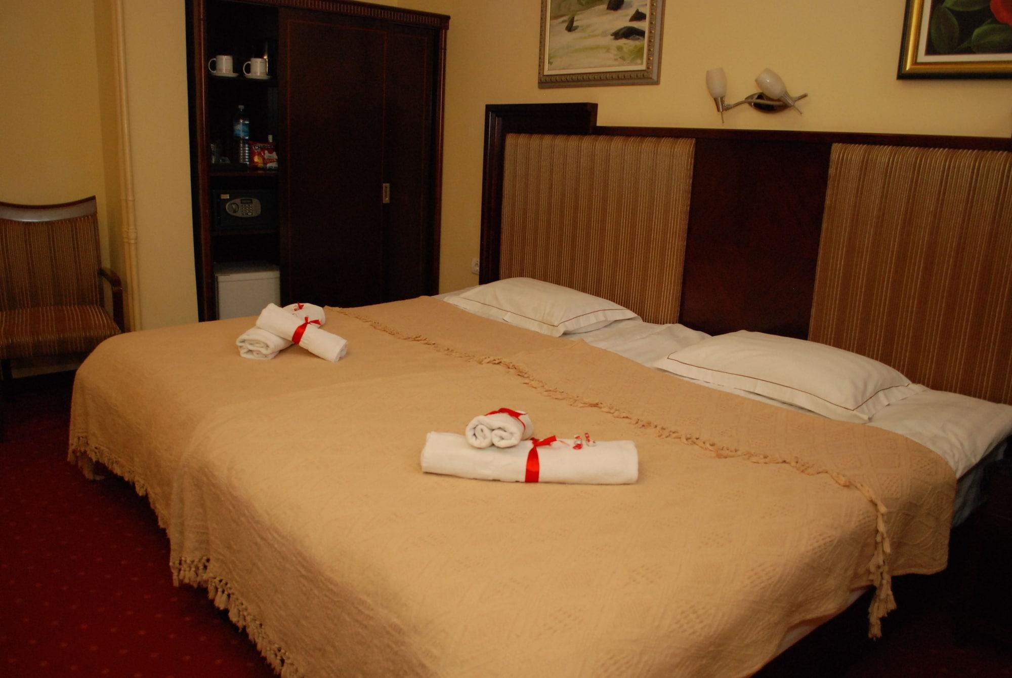 נובי סאד Garni Hotel Planeta Inn מראה חיצוני תמונה