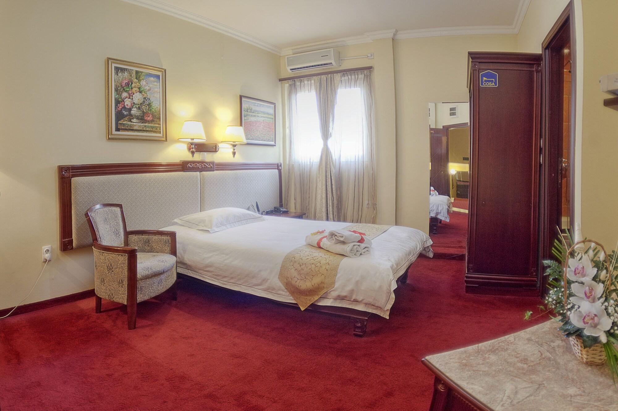 נובי סאד Garni Hotel Planeta Inn מראה חיצוני תמונה
