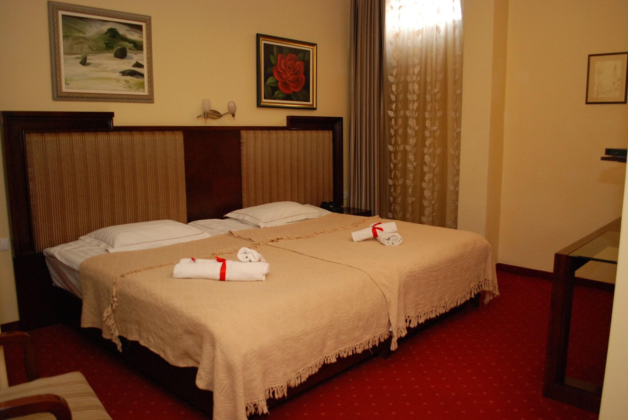 נובי סאד Garni Hotel Planeta Inn מראה חיצוני תמונה