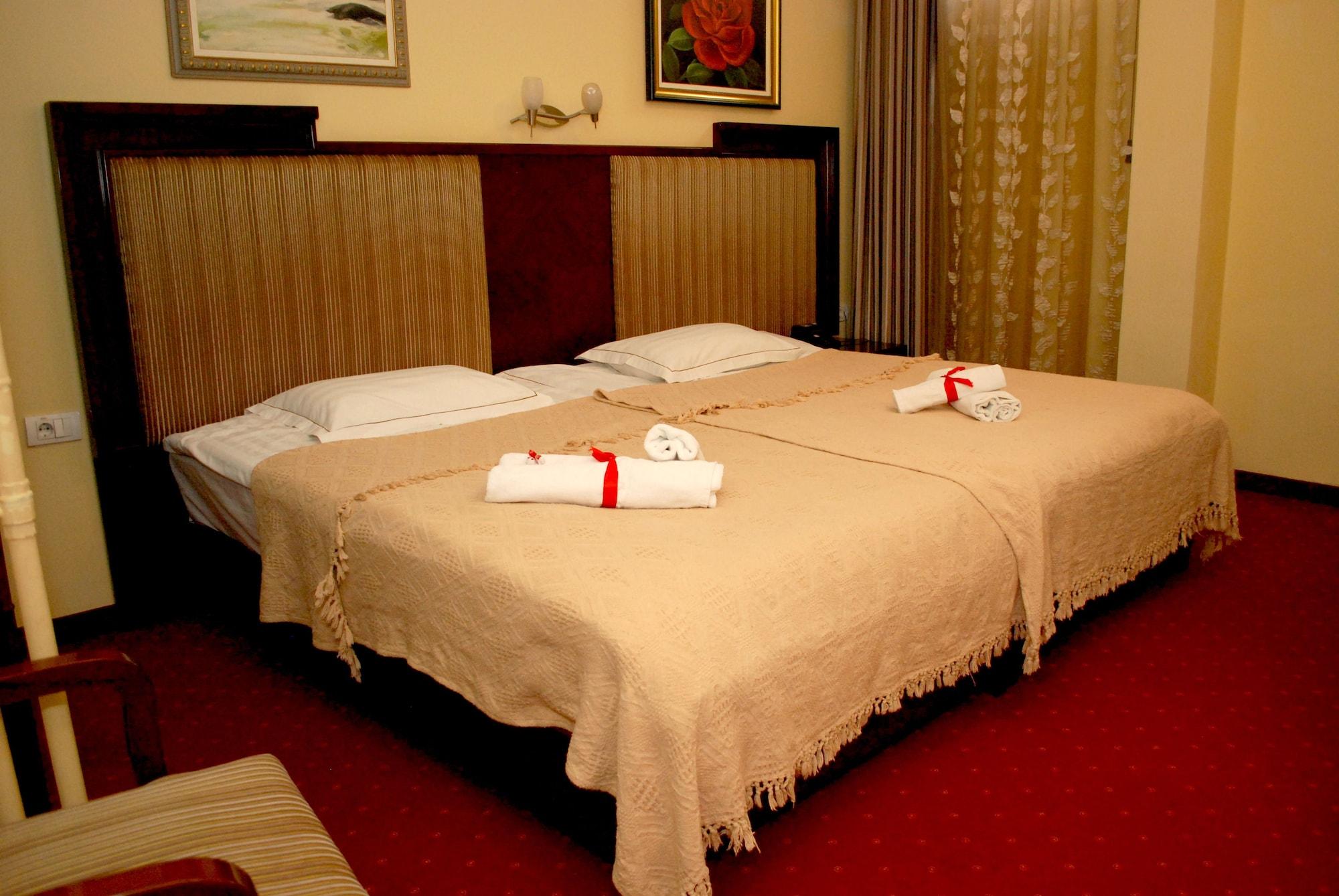 נובי סאד Garni Hotel Planeta Inn מראה חיצוני תמונה
