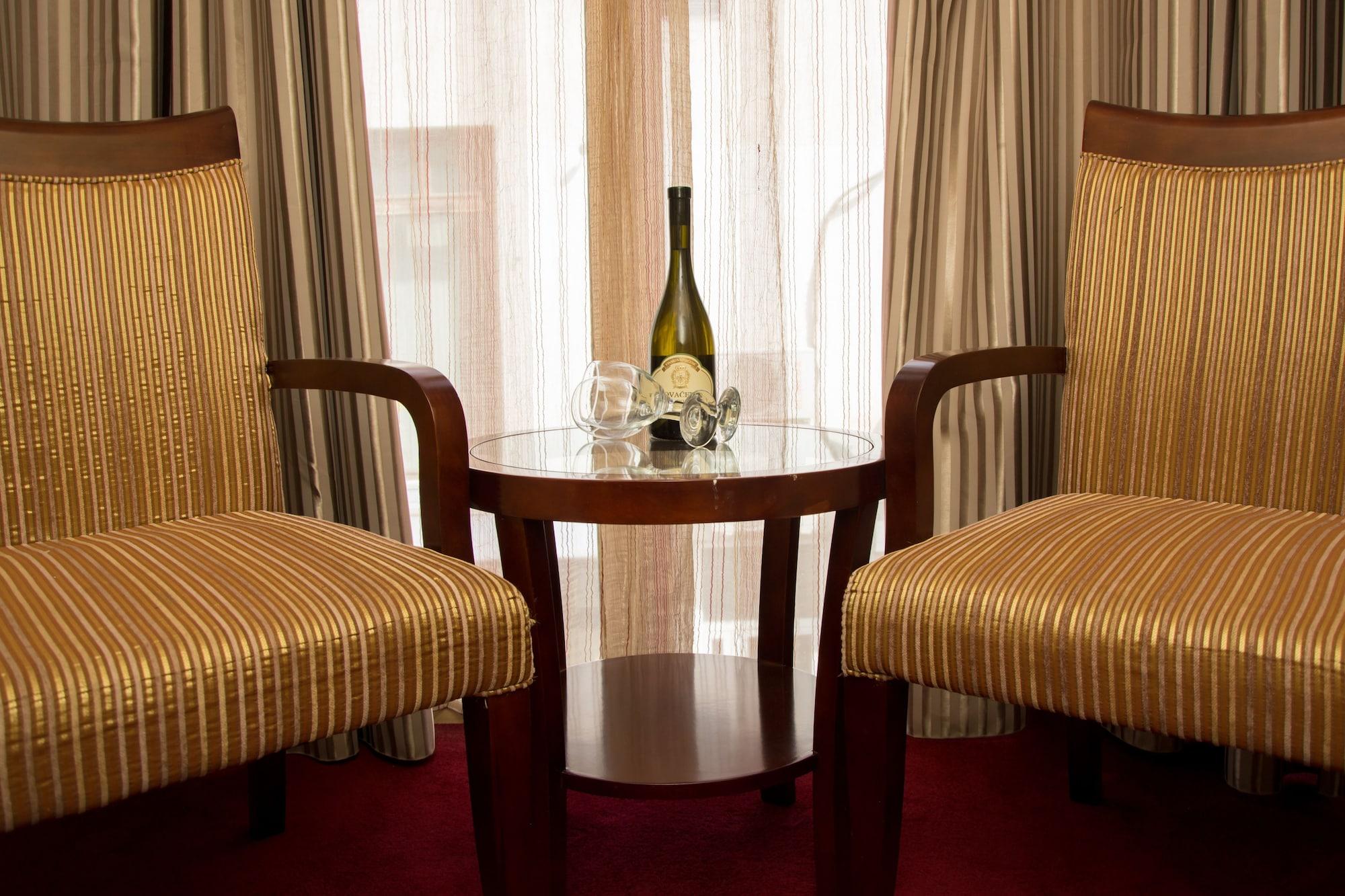 נובי סאד Garni Hotel Planeta Inn מראה חיצוני תמונה