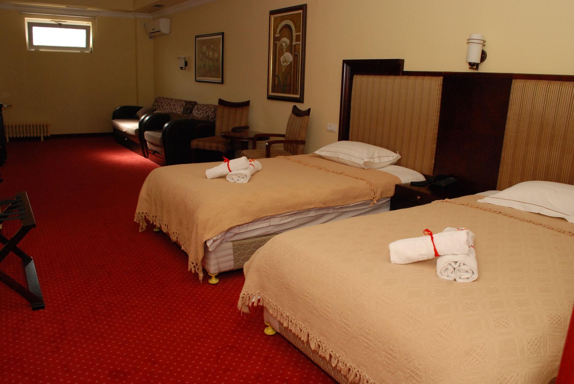 נובי סאד Garni Hotel Planeta Inn מראה חיצוני תמונה