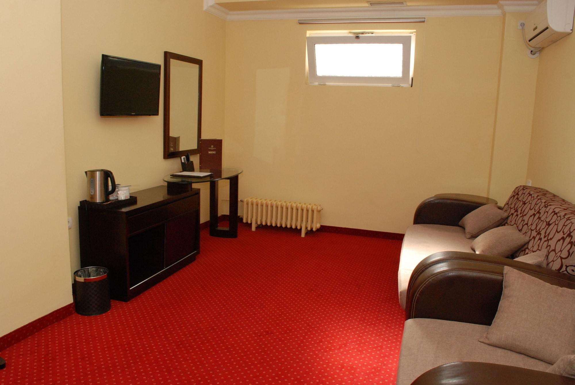 נובי סאד Garni Hotel Planeta Inn מראה חיצוני תמונה