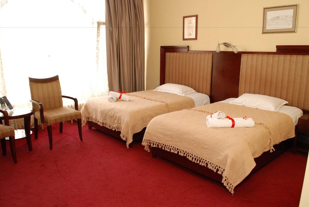 נובי סאד Garni Hotel Planeta Inn מראה חיצוני תמונה