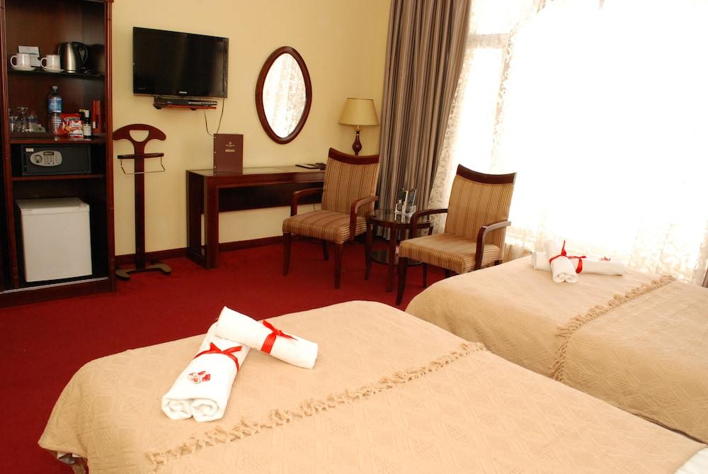 נובי סאד Garni Hotel Planeta Inn מראה חיצוני תמונה