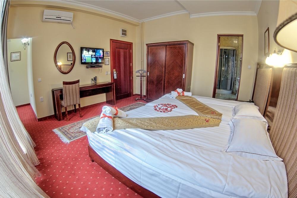 נובי סאד Garni Hotel Planeta Inn מראה חיצוני תמונה